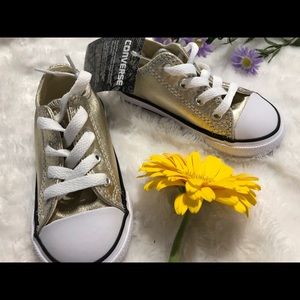 🌺 G O L D NWT Toddler Converse sneakers!